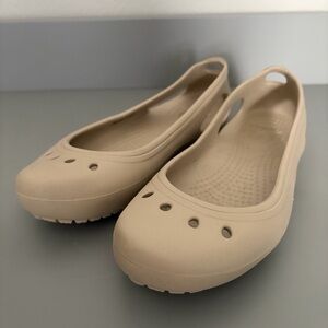 Crocs Kadee Tan Slip On Rubber Ballet Flat Lightweight & Comfortable Girls SZ 4